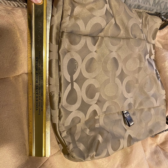 Coach Bucket Bag used once champagne w/maroon satin lining. Incl dust cover bag - Picture 4 of 6